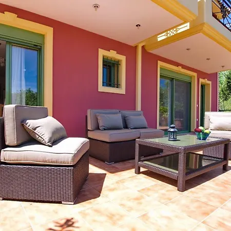 וילה Kato Sleeps 6
