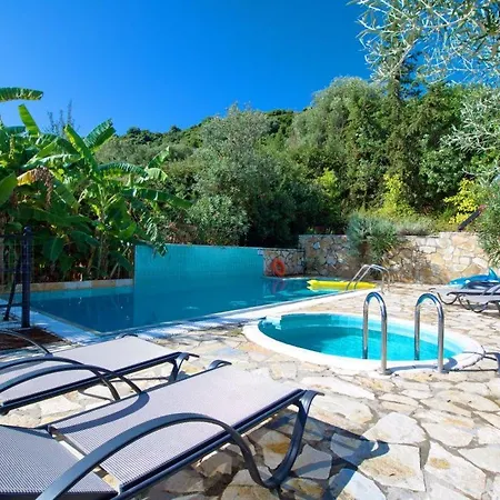 וילה Kato Sleeps 6 קאטליוס