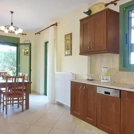 וילה Kato Sleeps 6