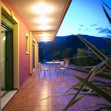 וילה Kato Sleeps 6 קאטליוס