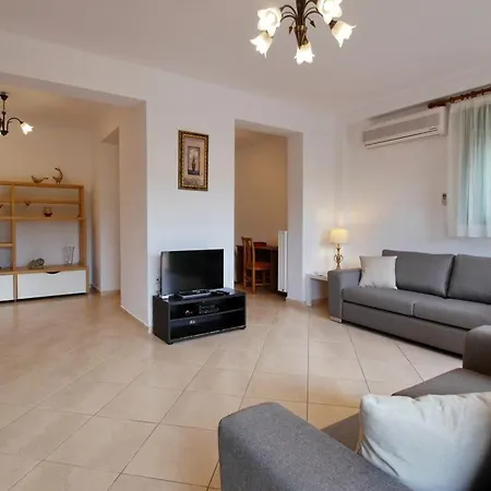 וילה Kato Sleeps 6 קאטליוס